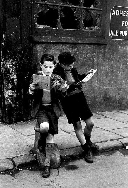 Kids reading comics